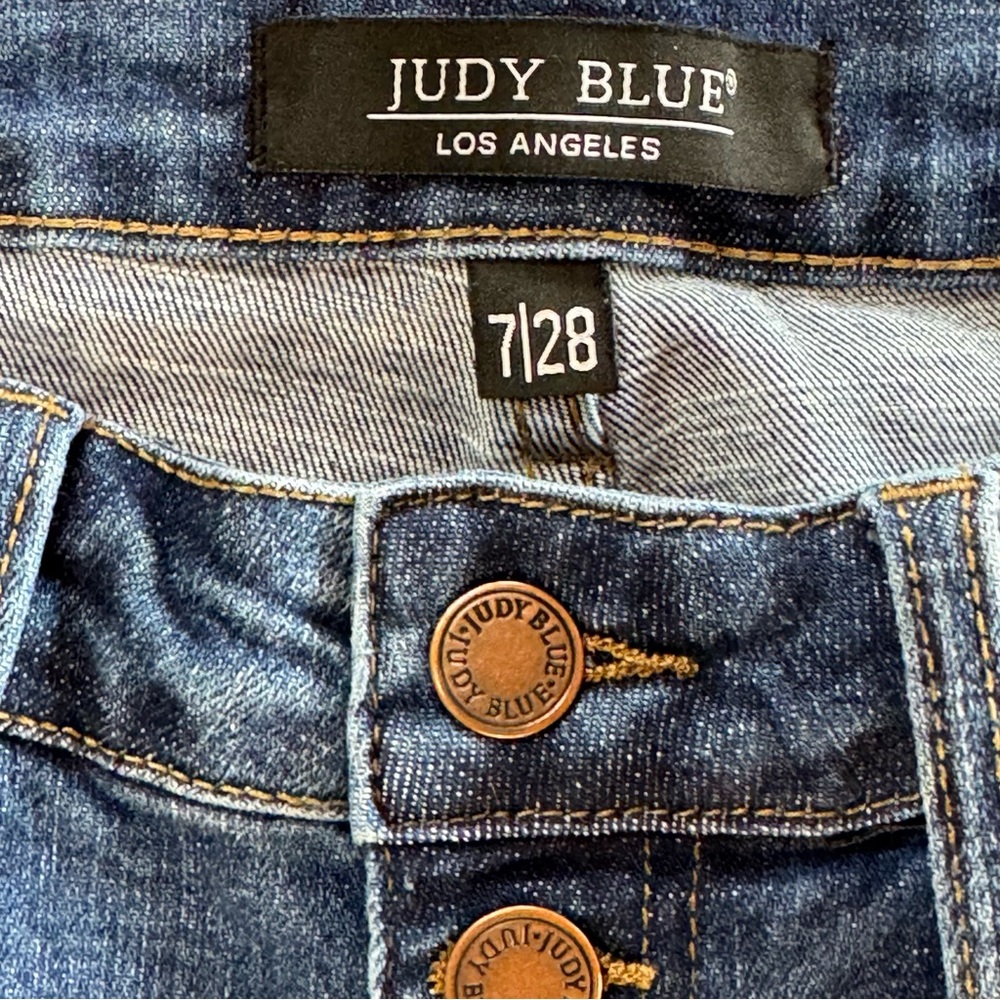 Judy Blue Thermal Patch Button-Fly Distressed Ski… - image 4